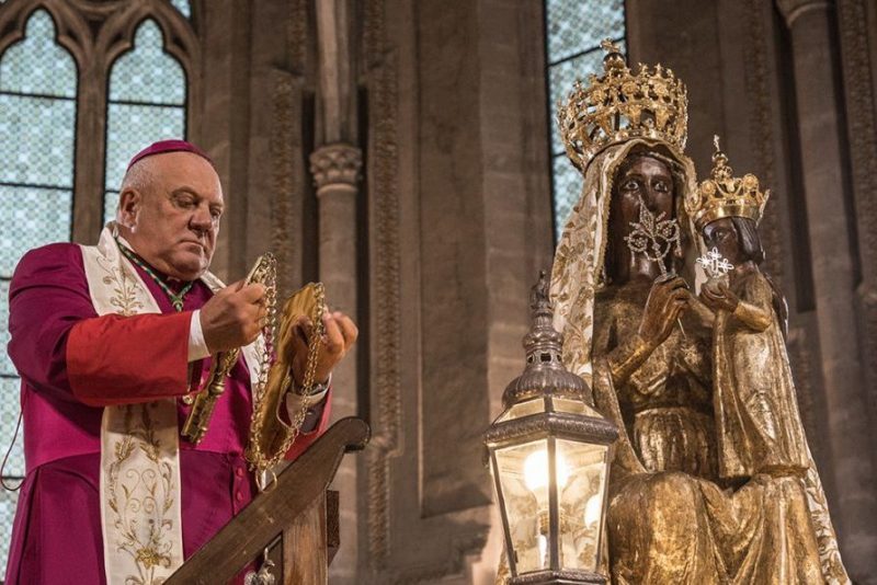 Il Vescovo affida la diocesi a Santa Maria Patrona